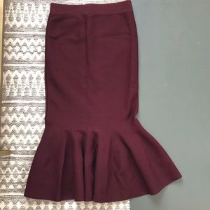 NWOT Eva Mendes Burgundy trumpet skirt
